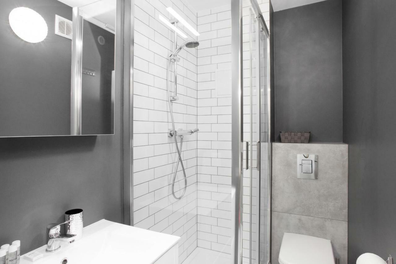 First Central Apartments By Noclegi Renters ワルシャワ エクステリア 写真