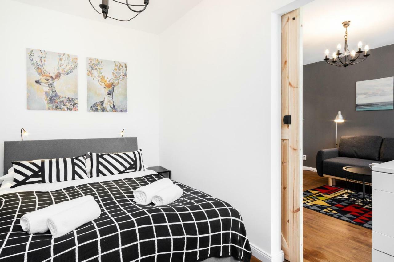 First Central Apartments By Noclegi Renters ワルシャワ エクステリア 写真