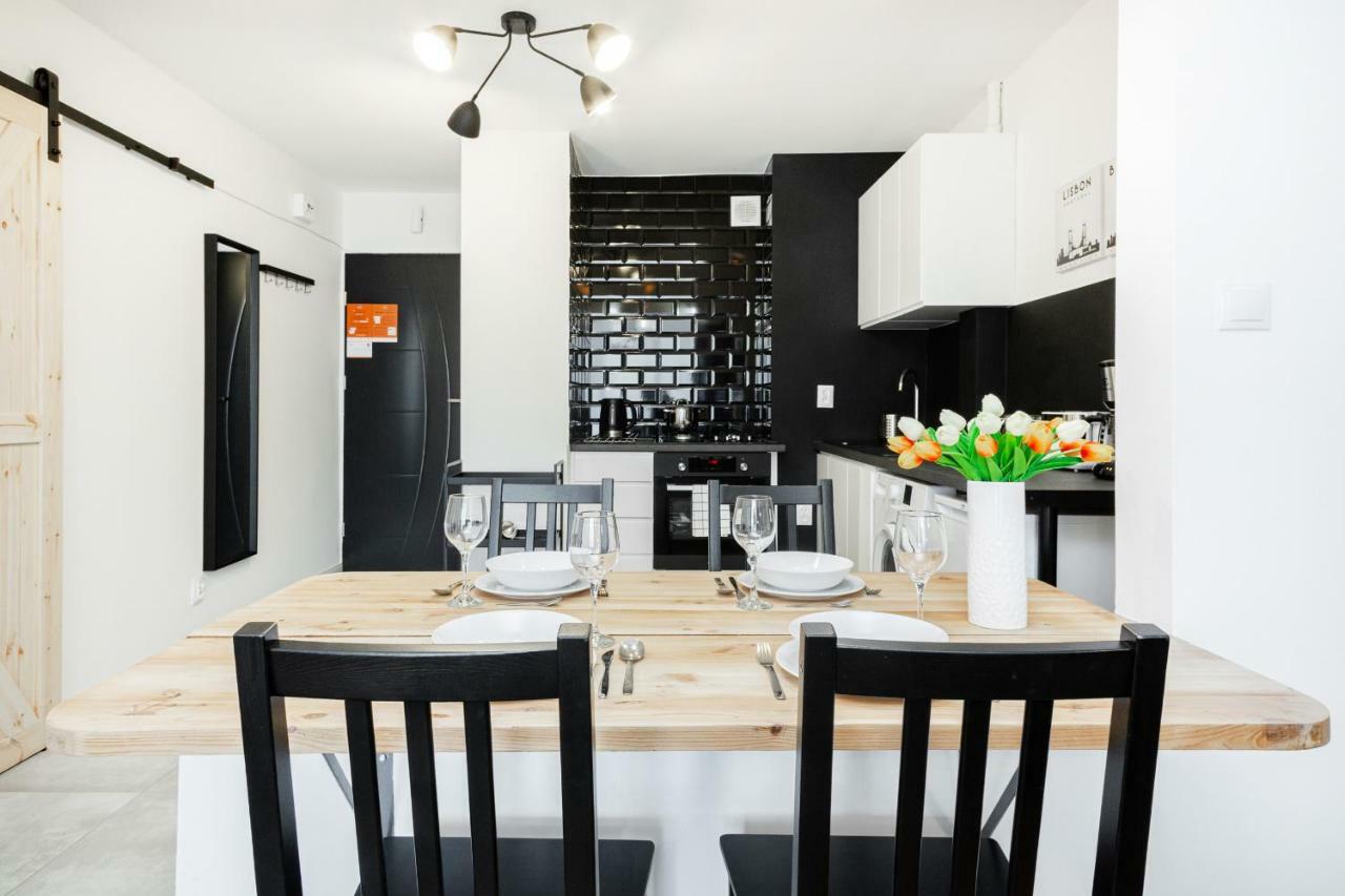 First Central Apartments By Noclegi Renters ワルシャワ エクステリア 写真