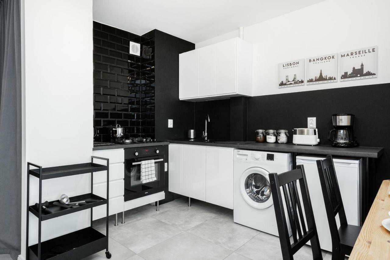 First Central Apartments By Noclegi Renters ワルシャワ エクステリア 写真